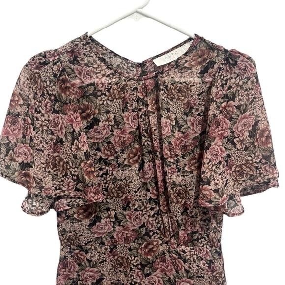 Revolve Astr the Label MIRELLA FLORAL MIDI DRESS Assymetrical ruffled slip - Picture 4 of 14